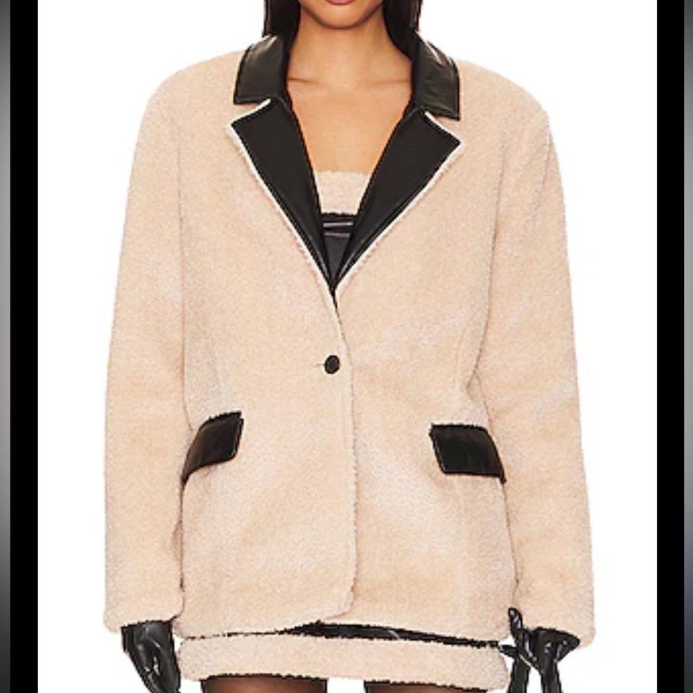 Weworewhat Faux Fur Blazer Ivory and black XS NWT - Picture 2 of 8